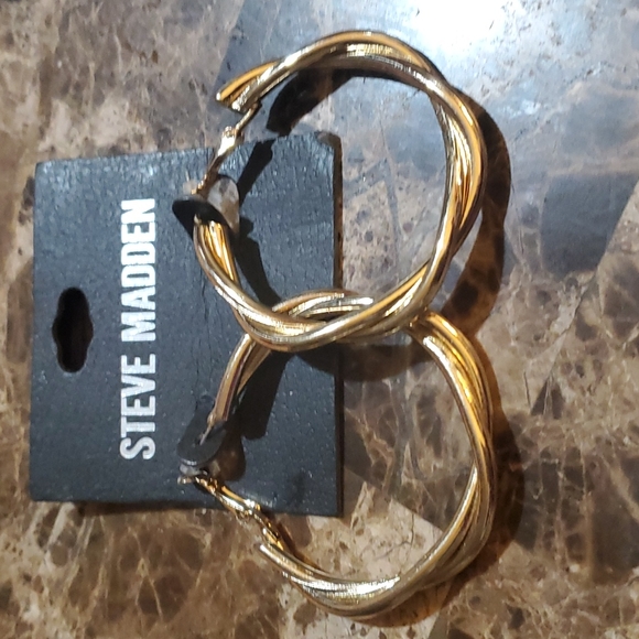 Steve Madden New Earrings Goldtone and Silvertone twisted🥰 - Picture 2 of 2